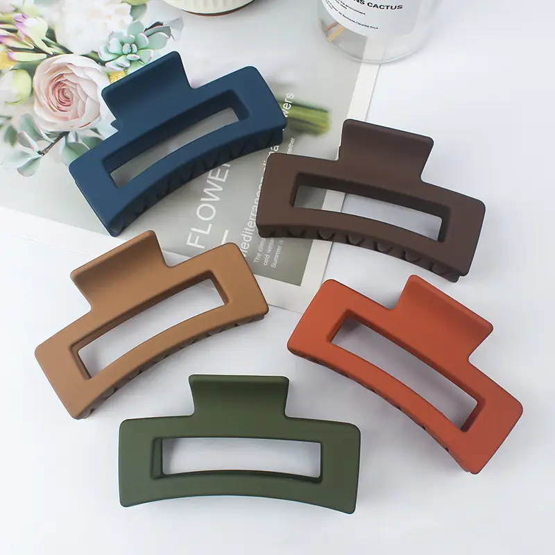 Korean-style Black Hair Clip with Geometric Design - Image 23