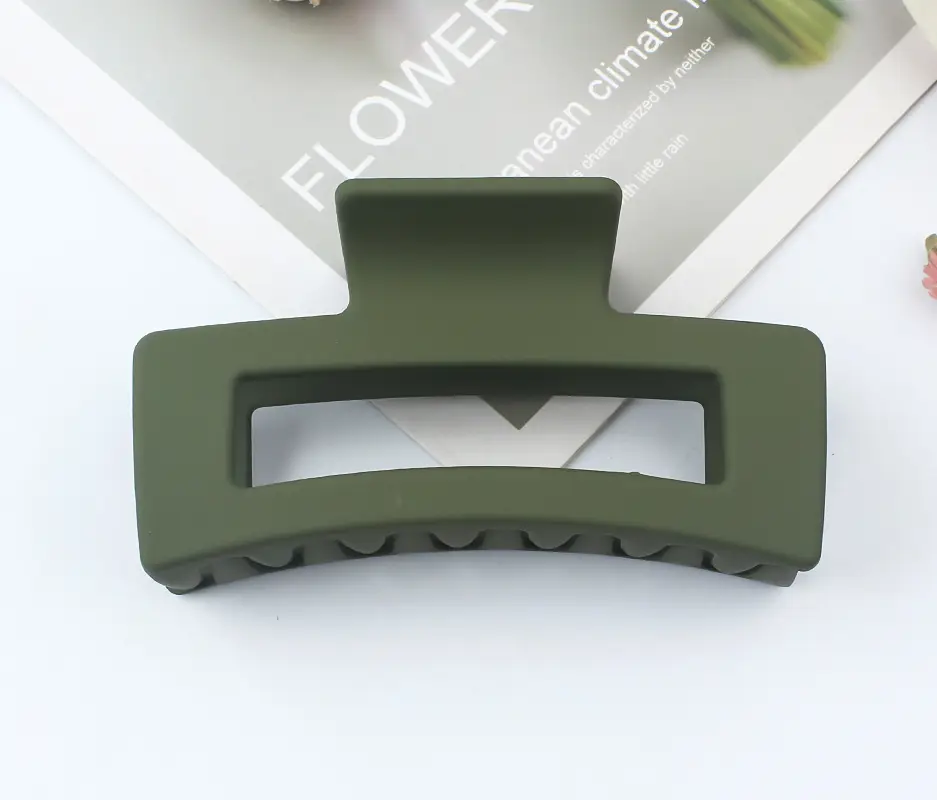 Korean-style Black Hair Clip with Geometric Design - Image 9