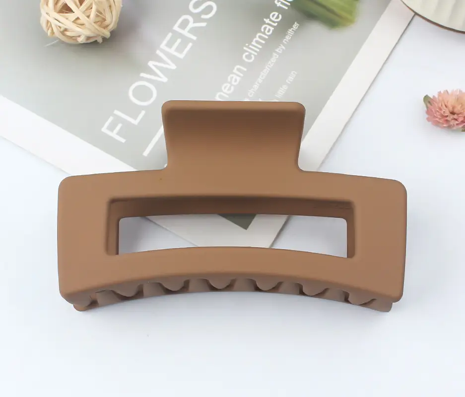 Korean-style Black Hair Clip with Geometric Design - Image 11