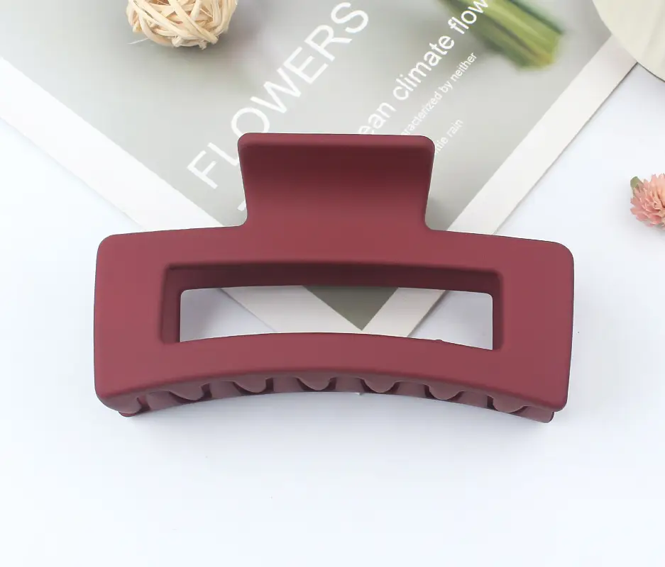 Korean-style Black Hair Clip with Geometric Design - Image 12