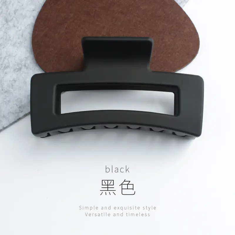 Korean-style Black Hair Clip with Geometric Design - Image 2