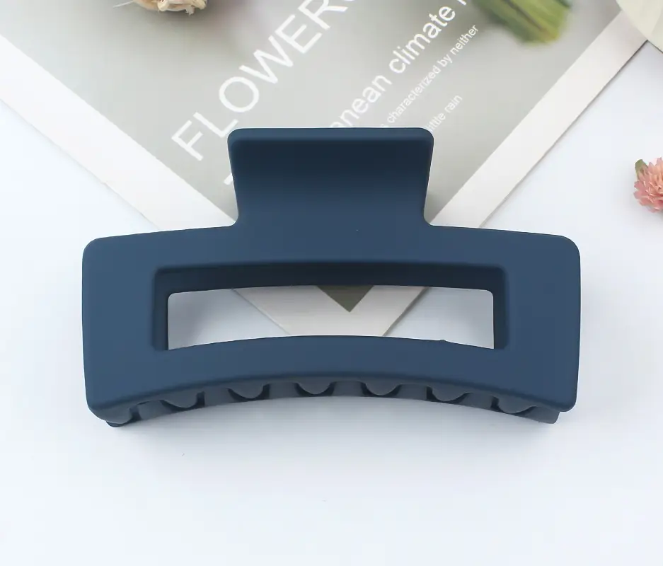 Korean-style Black Hair Clip with Geometric Design - Image 7