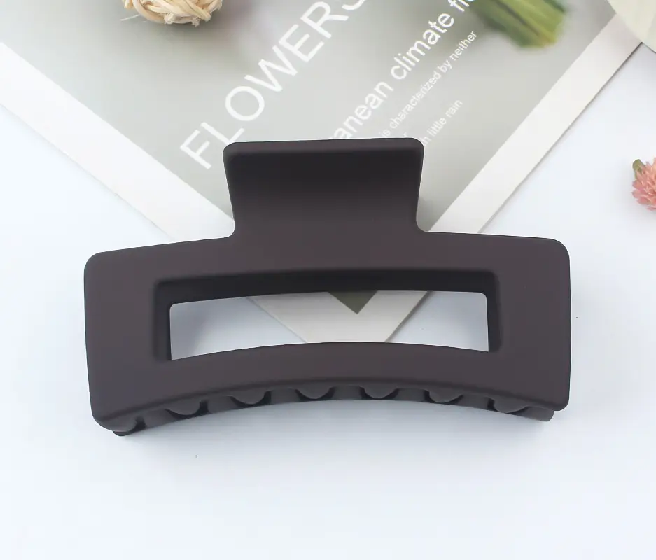 Korean-style Black Hair Clip with Geometric Design - Image 8