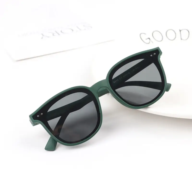 Kids Polarized Sunglasses Black Green Travel Sunshade - Image 2
