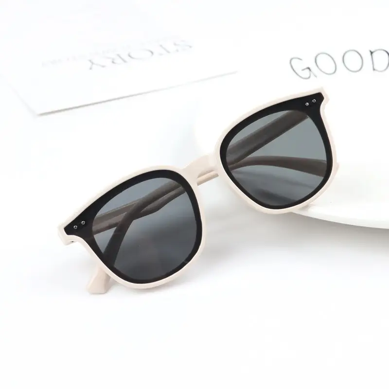 Kids Polarized Sunglasses Black Green Travel Sunshade - Image 3