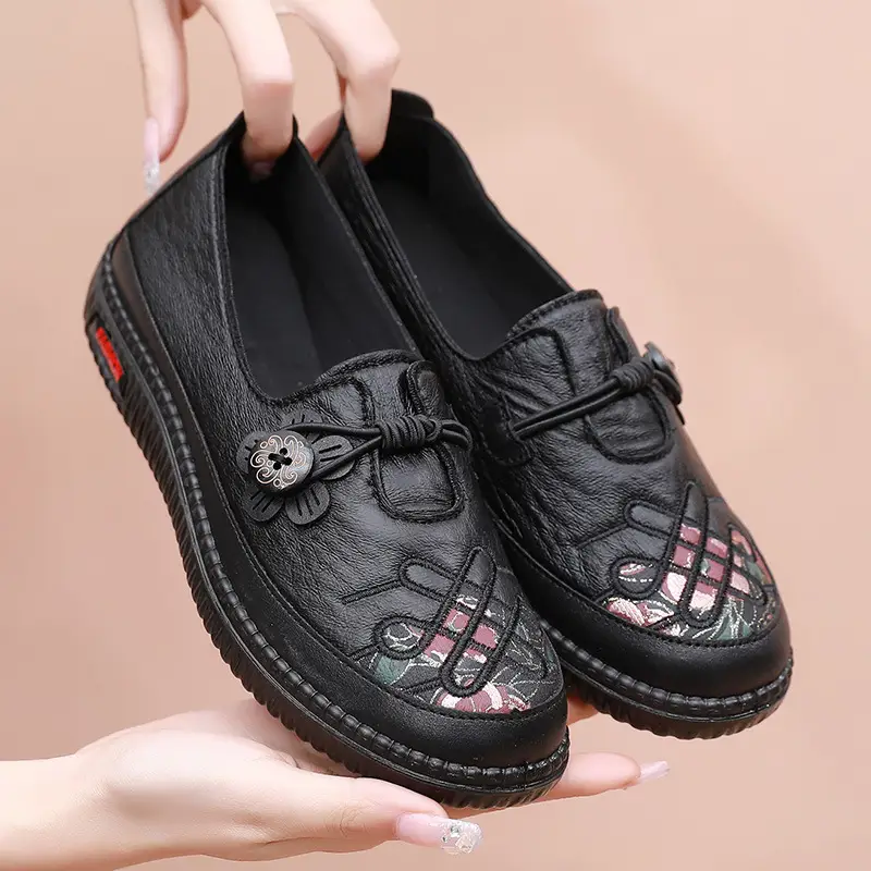Spring and Autumn Women's Slip-On Shoes for Mothers, Middle-Aged and Elderly Women's Shoes, Versatile Low-Heeled Flat Shoes, Simple Style, Wear-Resistant