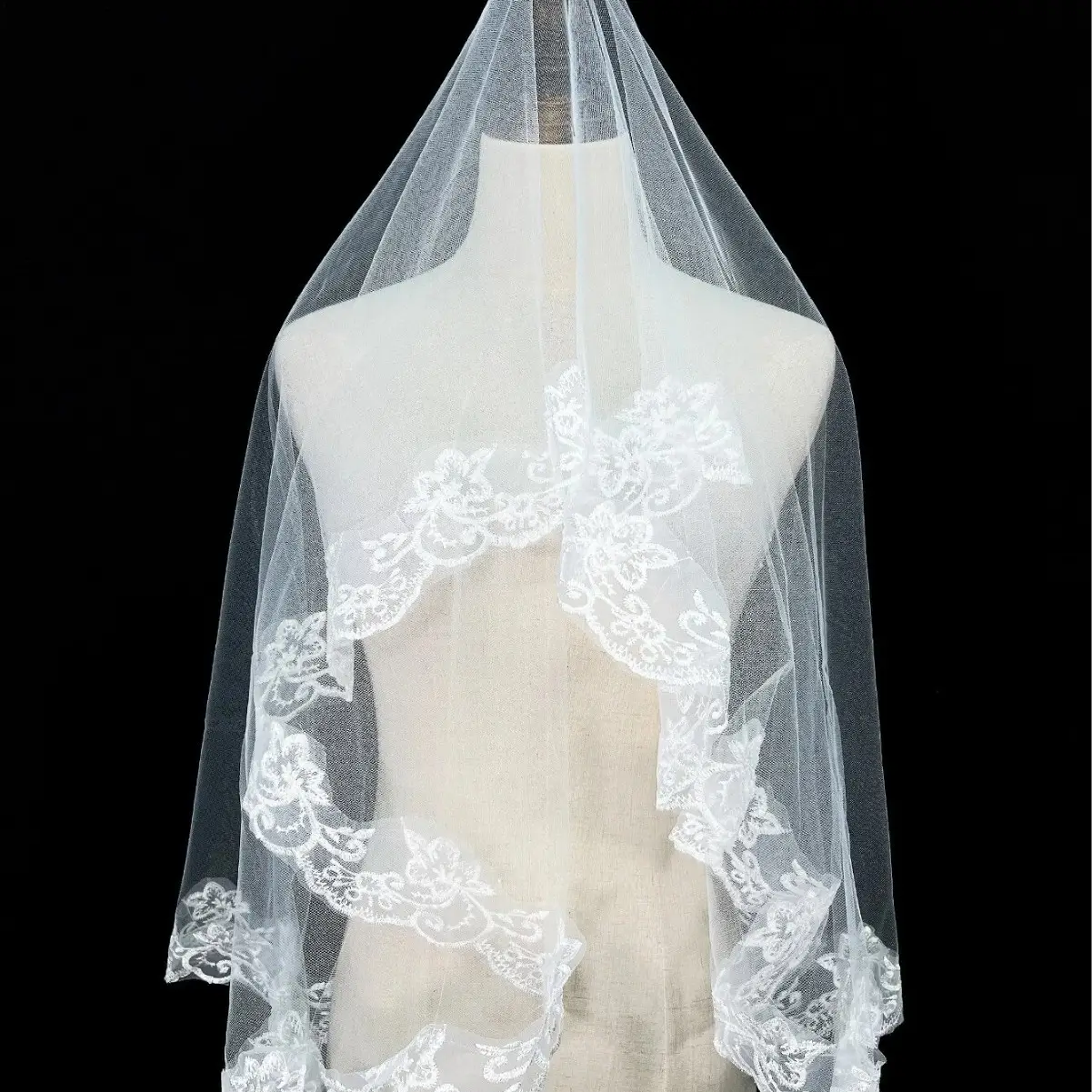 1.5m Single Layer Lace Wedding Veil European American - Image 3