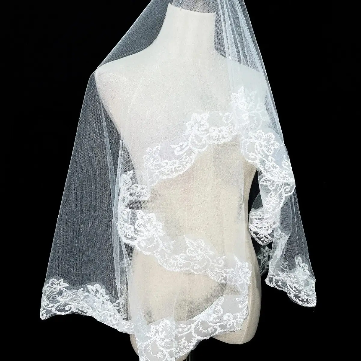 1.5m Single Layer Lace Wedding Veil European American - Image 4