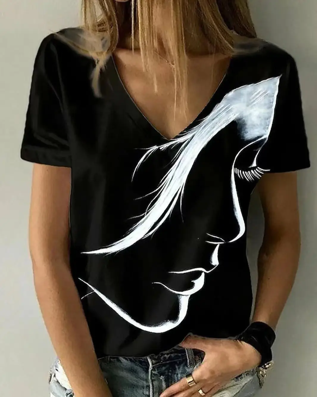 2022 Burned Flower V-Neck T-Shirt Women Black — feature 3