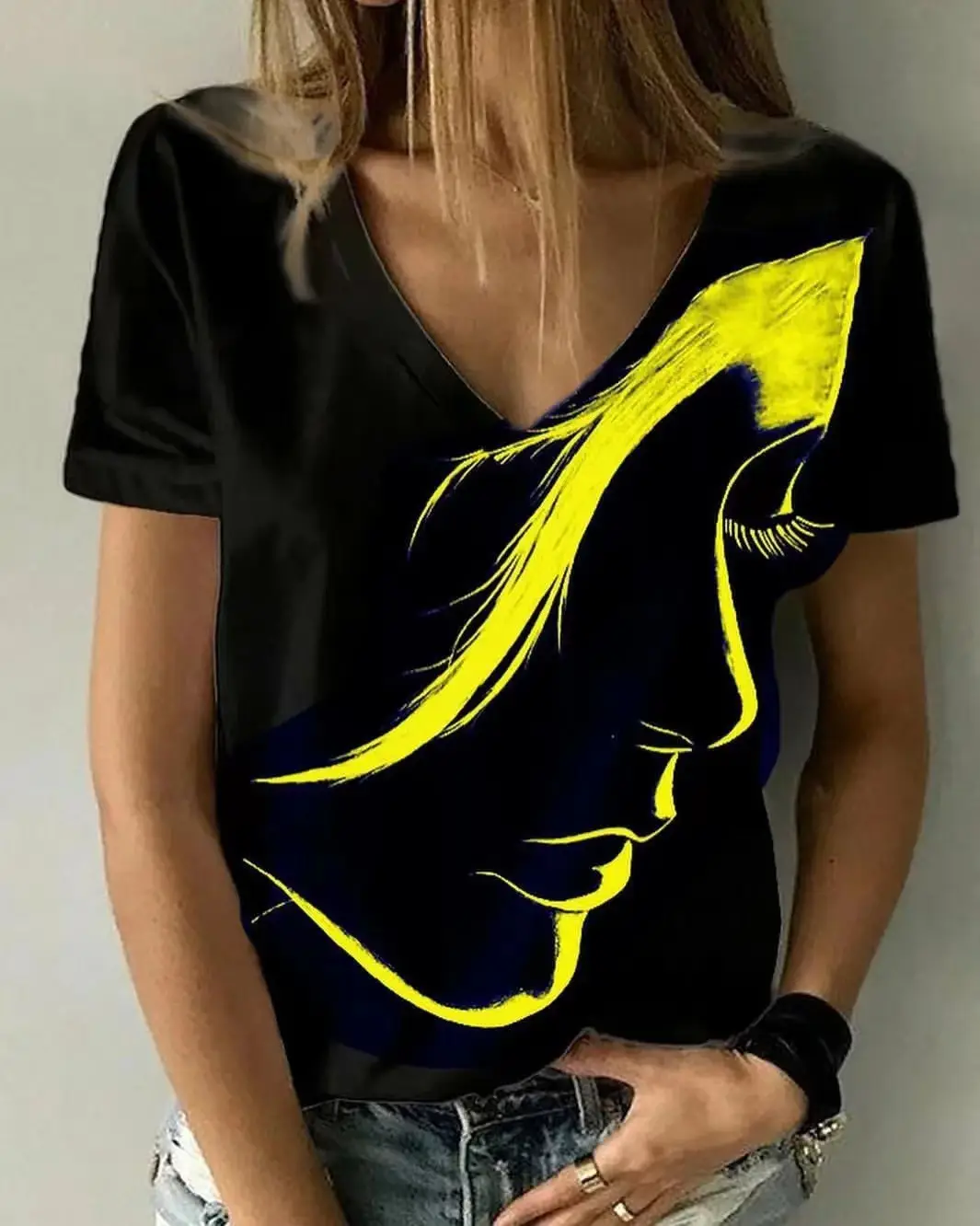 2022 Burned Flower V-Neck T-Shirt Women Black — feature 4