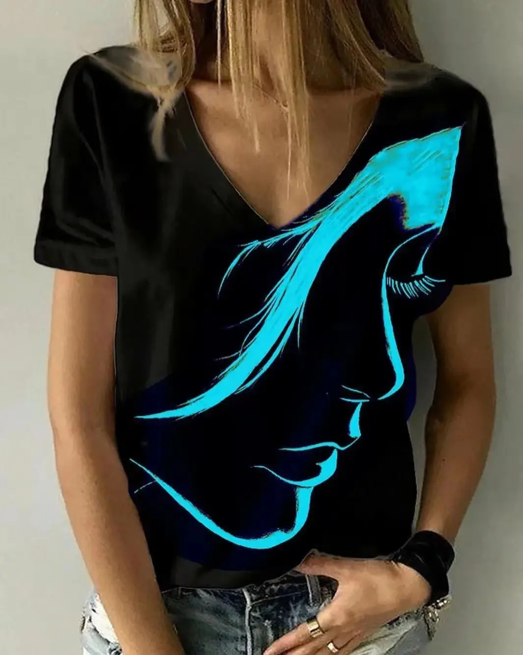 2022 Burned Flower V-Neck T-Shirt Women Black — feature 5