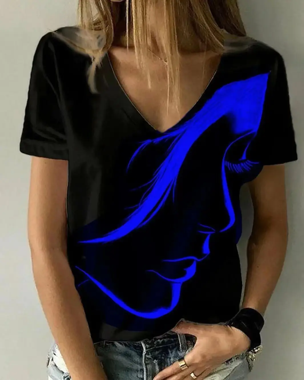 2022 Burned Flower V-Neck T-Shirt Women Black - Image 6