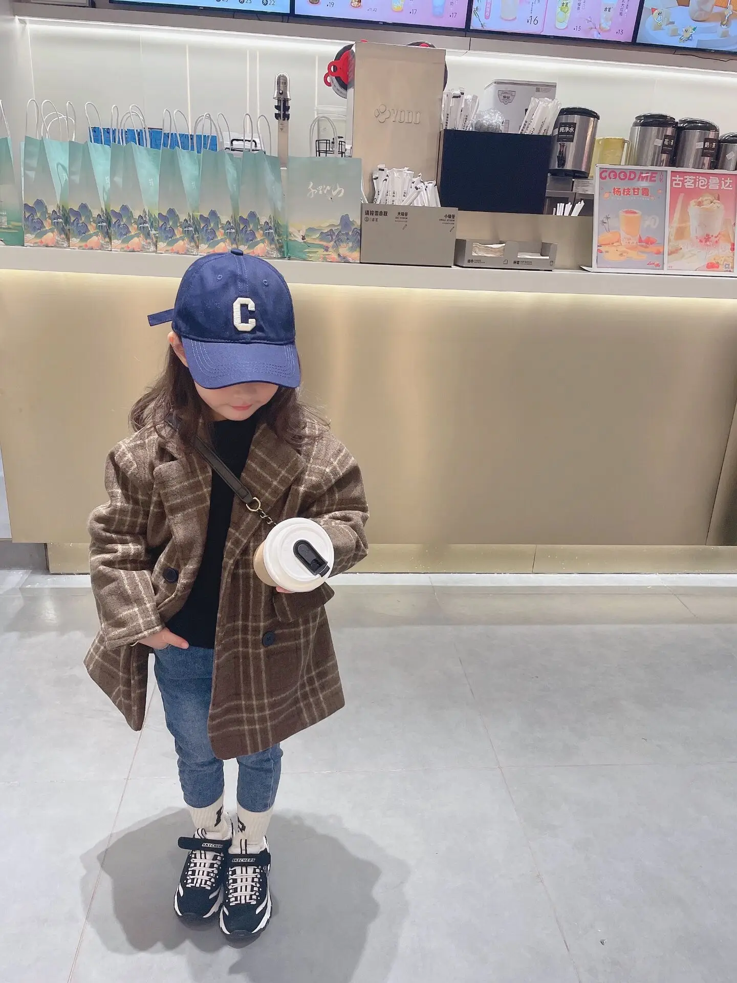 Kids Peaked Hat Brown with White P Logo