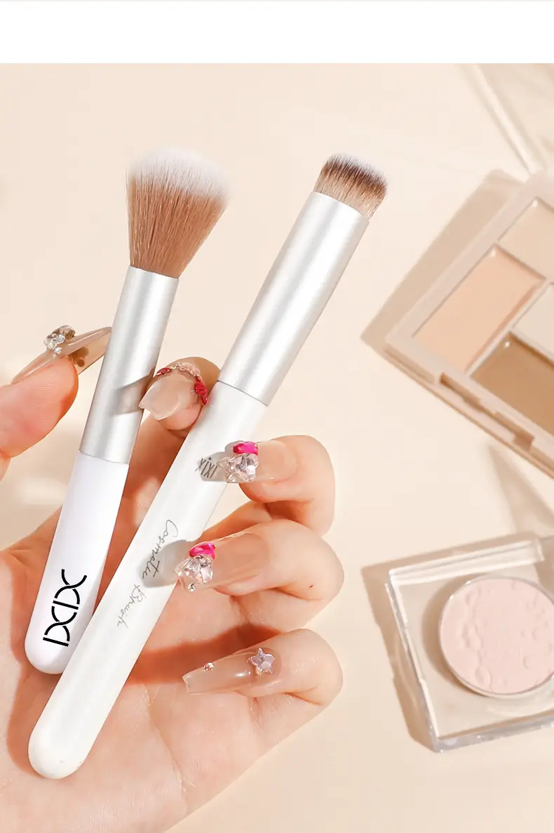 Nose Shadow Brush with Fiber Hair & Highlighting Function — feature 13