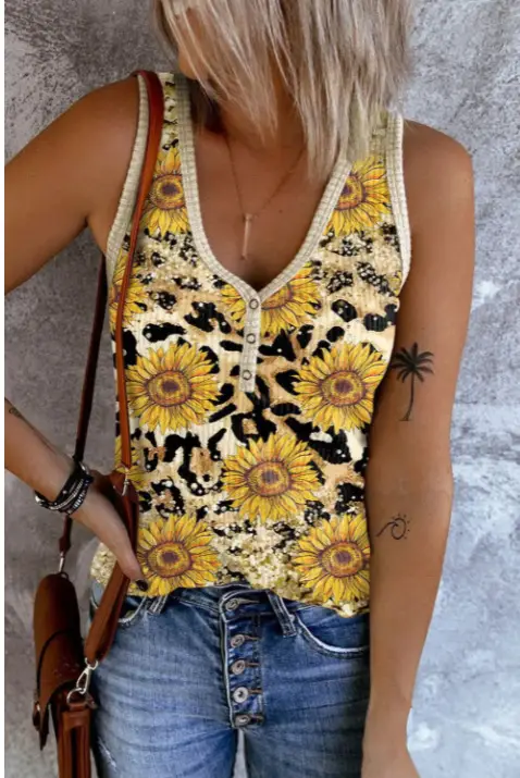 Women's 3D Printed V-Neck Sleeveless Vest with American Flag Design - Image 23