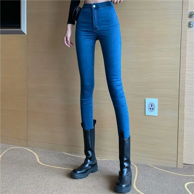 Women Slim Fit Light Blue Hip Cropped Jeans - Image 8