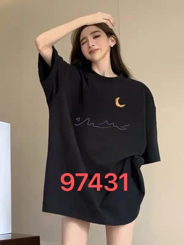 Women Oversized Black T-Shirt with Print - Image 11