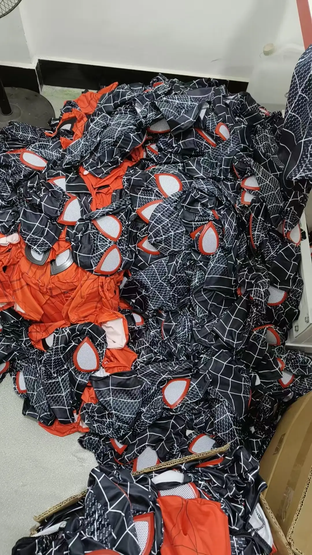 Miles Common Heart Same-style Spider-man Web Red Tight Headgear cos Funny Sand Sculpture Dress-up Mask — feature 19