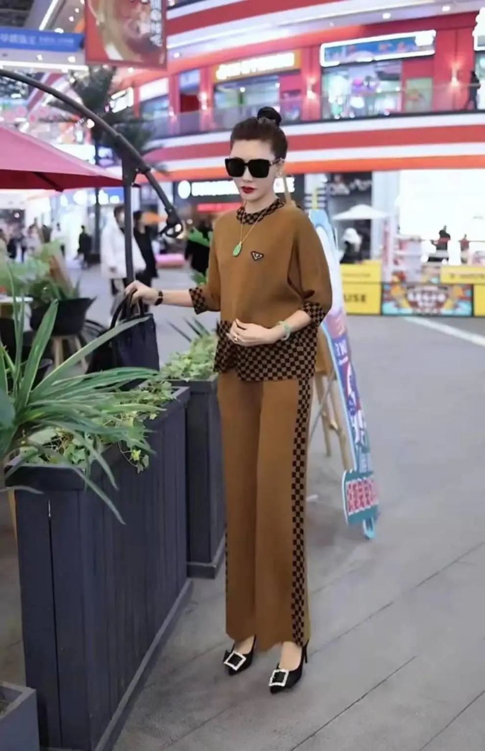 2025 Women's European Two-Piece Suit Brown Black Slim Plaid — feature 15