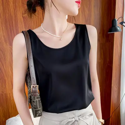 Green V-Neck Sleeveless Camisole Women's Inner Wear - Image 28