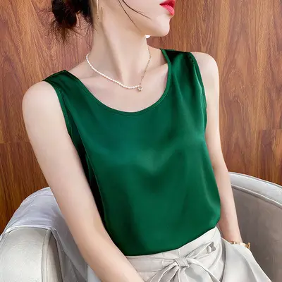 Green V-Neck Sleeveless Camisole Women's Inner Wear - Image 30