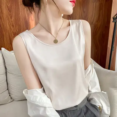 Green V-Neck Sleeveless Camisole Women's Inner Wear - Image 31