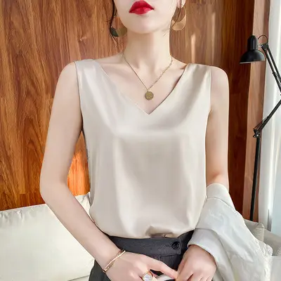 Green V-Neck Sleeveless Camisole Women's Inner Wear - Image 36