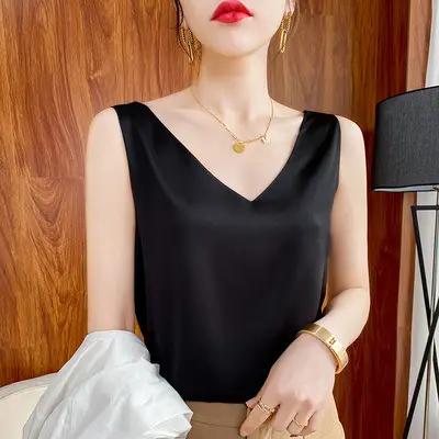 Green V-Neck Sleeveless Camisole Women's Inner Wear - Image 39
