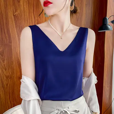 Green V-Neck Sleeveless Camisole Women's Inner Wear - Image 40