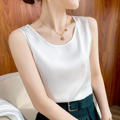 Green V-Neck Sleeveless Camisole Women's Inner Wear - Image 27