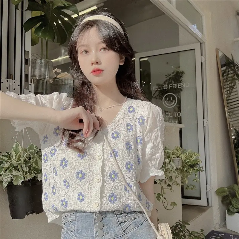2023 New French V-Neck Embroidered Lace Top — feature 10