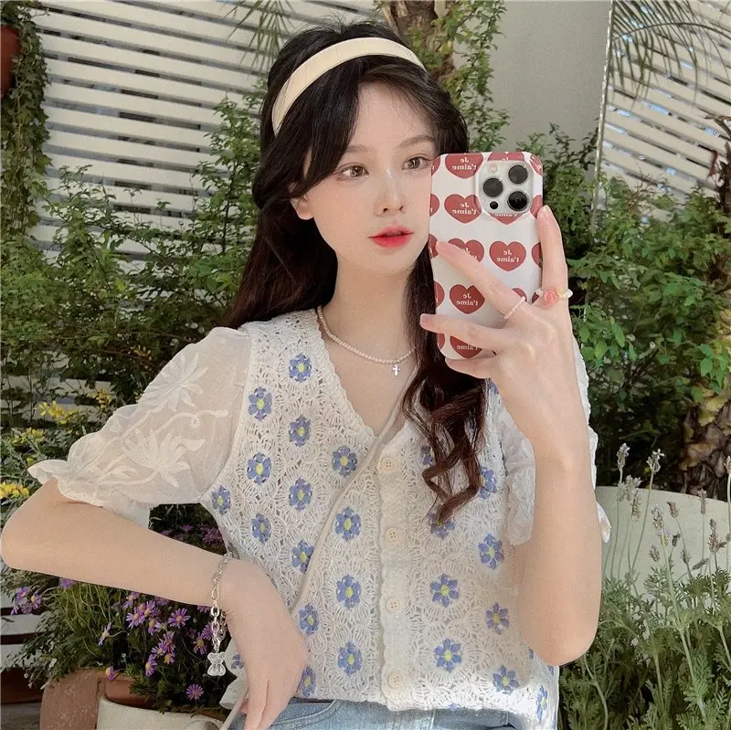 2023 New French V-Neck Embroidered Lace Top — feature 7