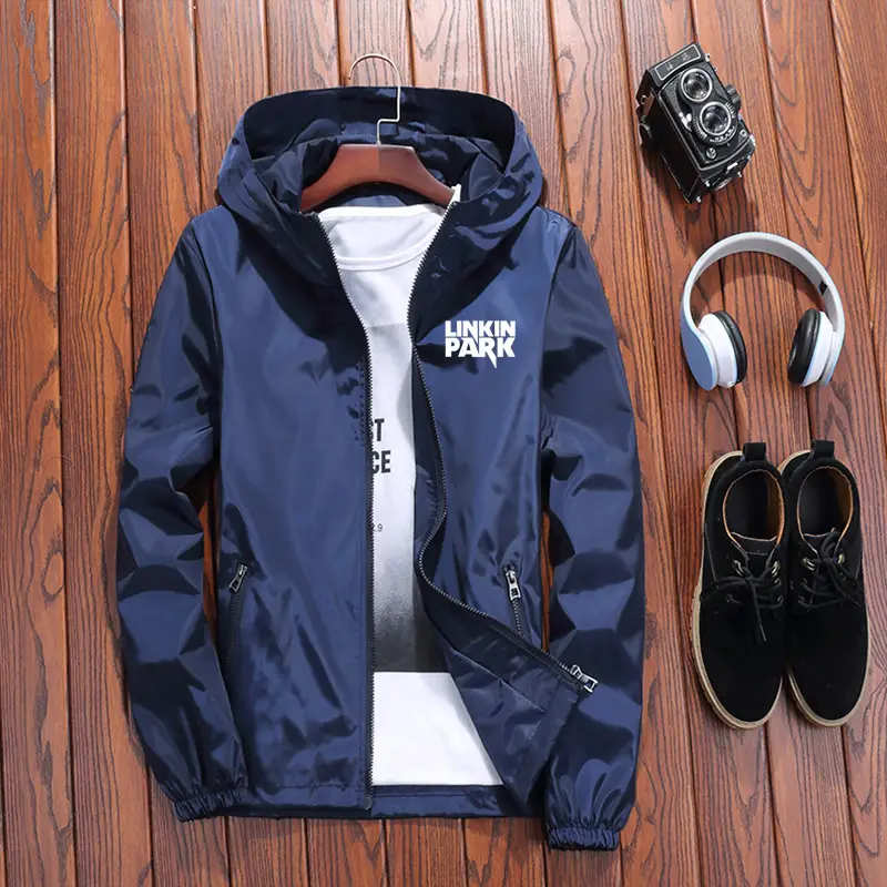 Men Red Hooded Windbreaker Jacket Large 2022 — feature 17