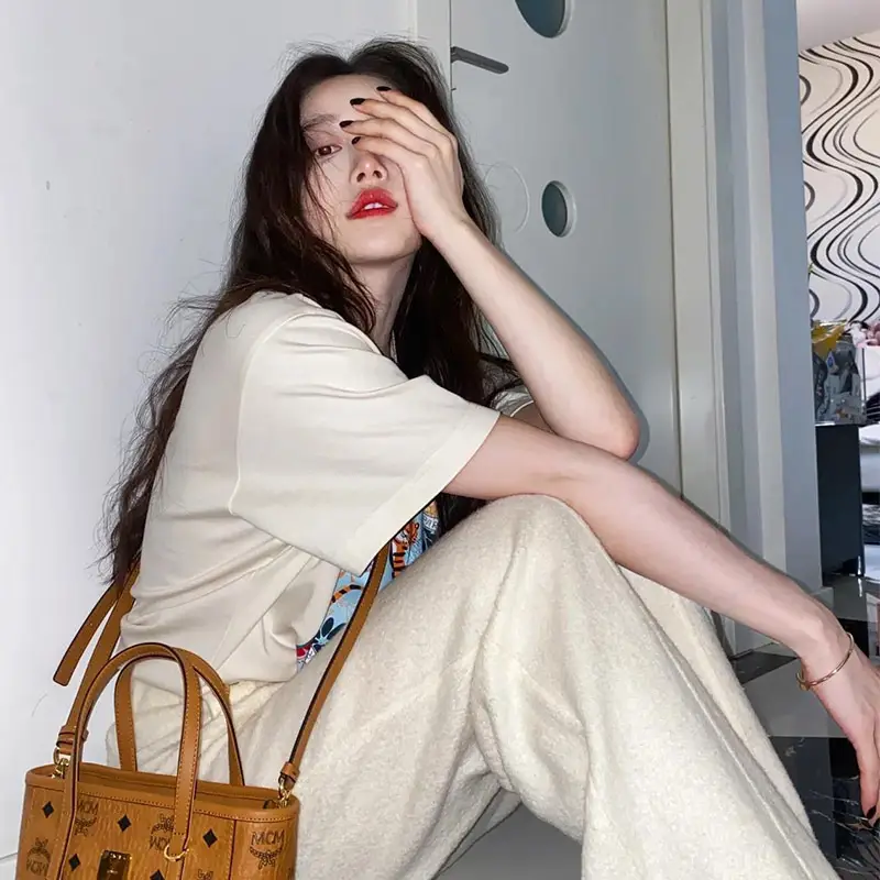 Women Printed Cotton T-Shirt with Brown Bag - Image 4