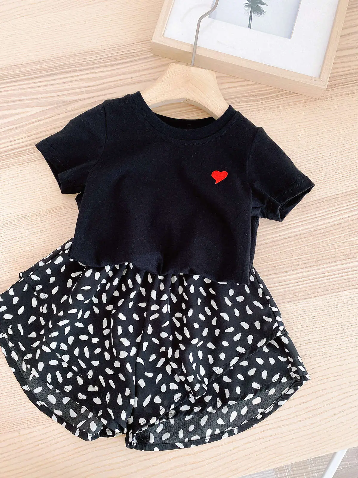 Men Grey Heart Print T-Shirt Small — feature 4