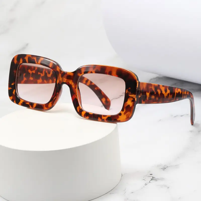 Women's Pink Gradient Sunscreen Sunglasses Wholesale - Image 11