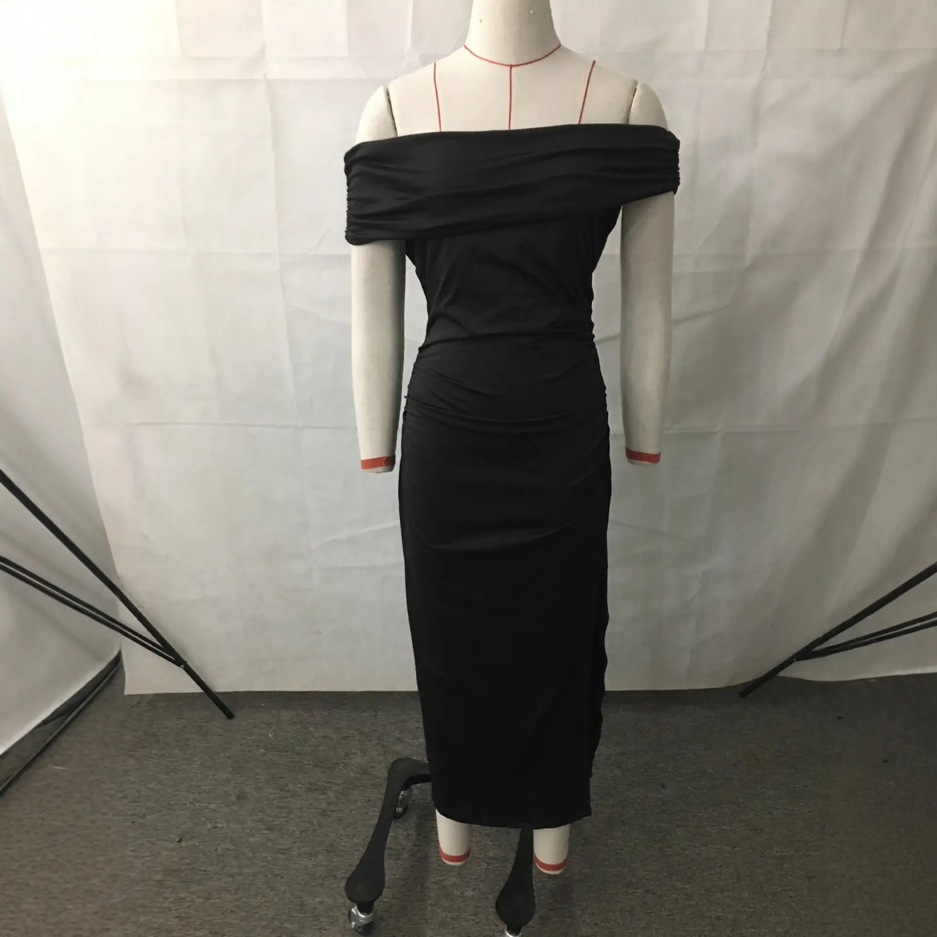Red One-Neck Sleeveless Dress with High Slit - Image 7