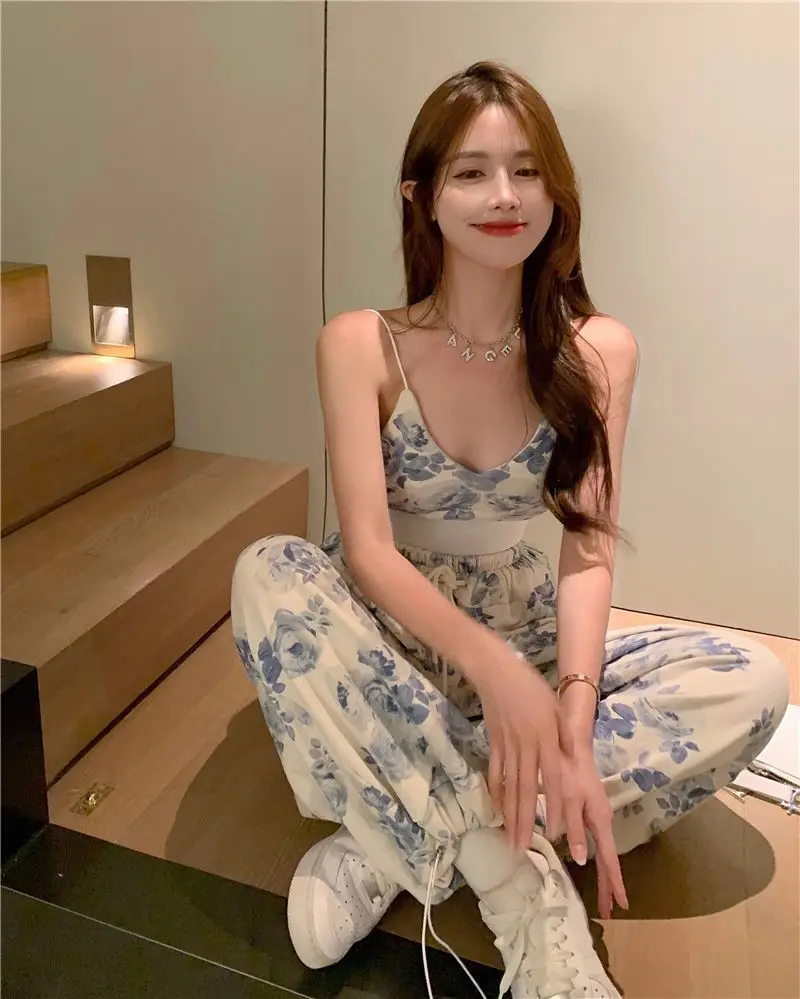 Elegant Blue Floral Tie-Dyed 2-Piece Suit — feature 2