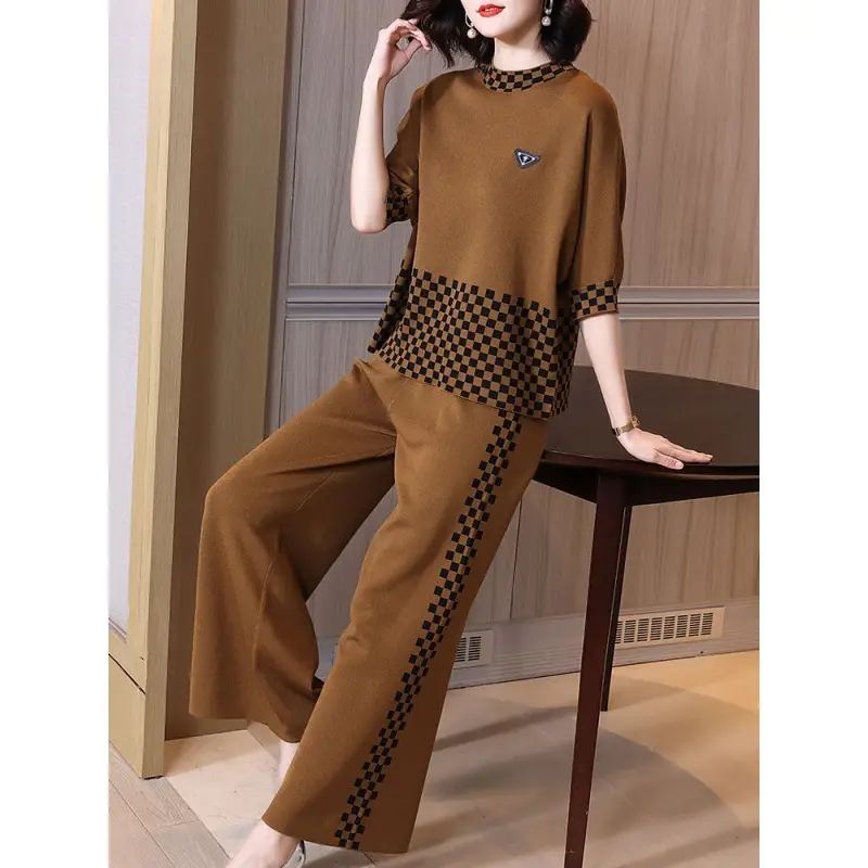 2022 Brown Slim Fit Sweater Pants Set with Lace Trim