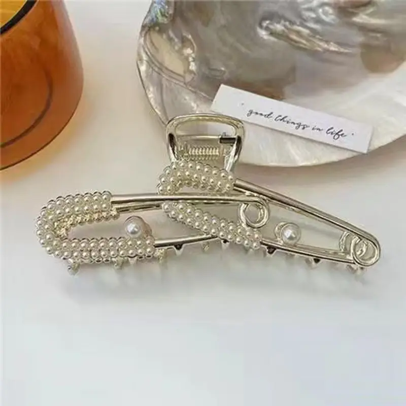 Elegant Butterfly Hair Clip with Pearl & Crystal Design