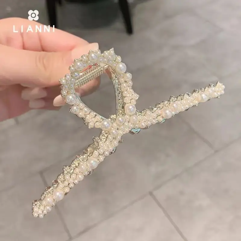 Elegant Butterfly Hair Clip with Pearl & Crystal Design