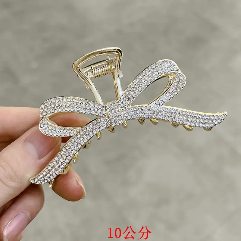 Elegant Butterfly Hair Clip with Pearl & Crystal Design