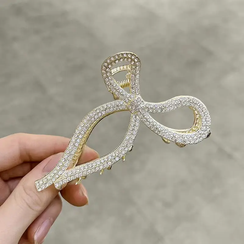 Elegant Butterfly Hair Clip with Pearl & Crystal Design