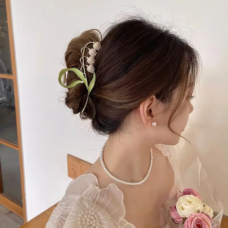 Elegant Butterfly Hair Clip with Pearl & Crystal Design