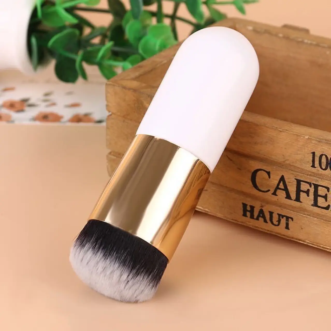 Non-Absorbent Flat Head Makeup Brush for Beginners — feature 2