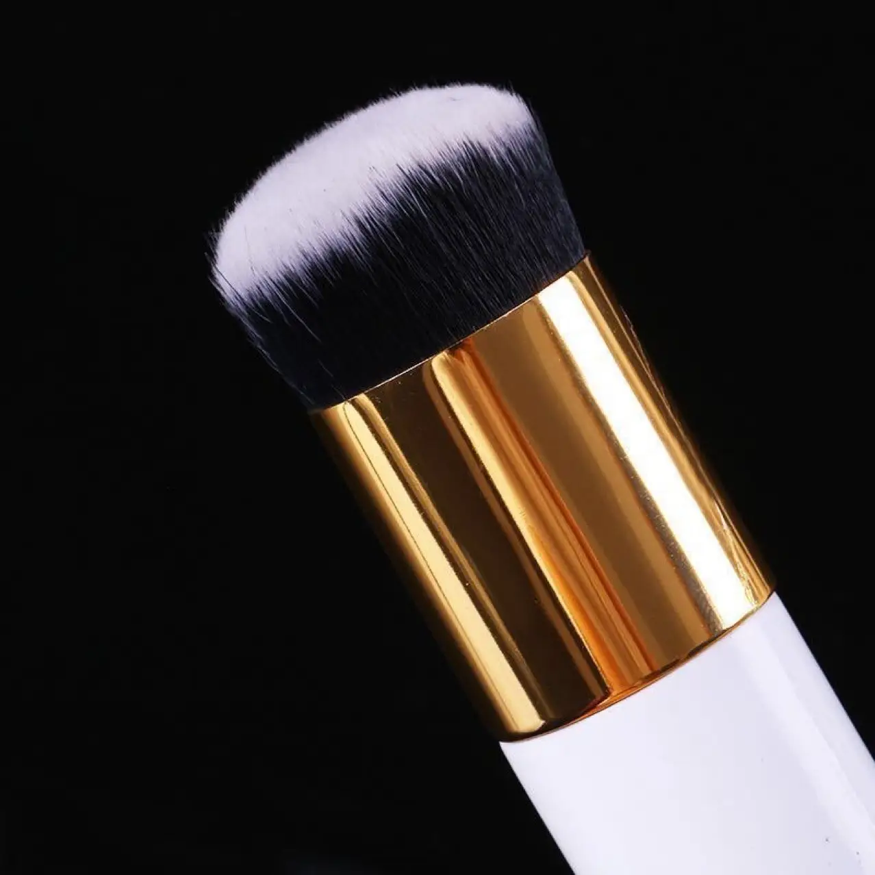 Non-Absorbent Flat Head Makeup Brush for Beginners — feature 9