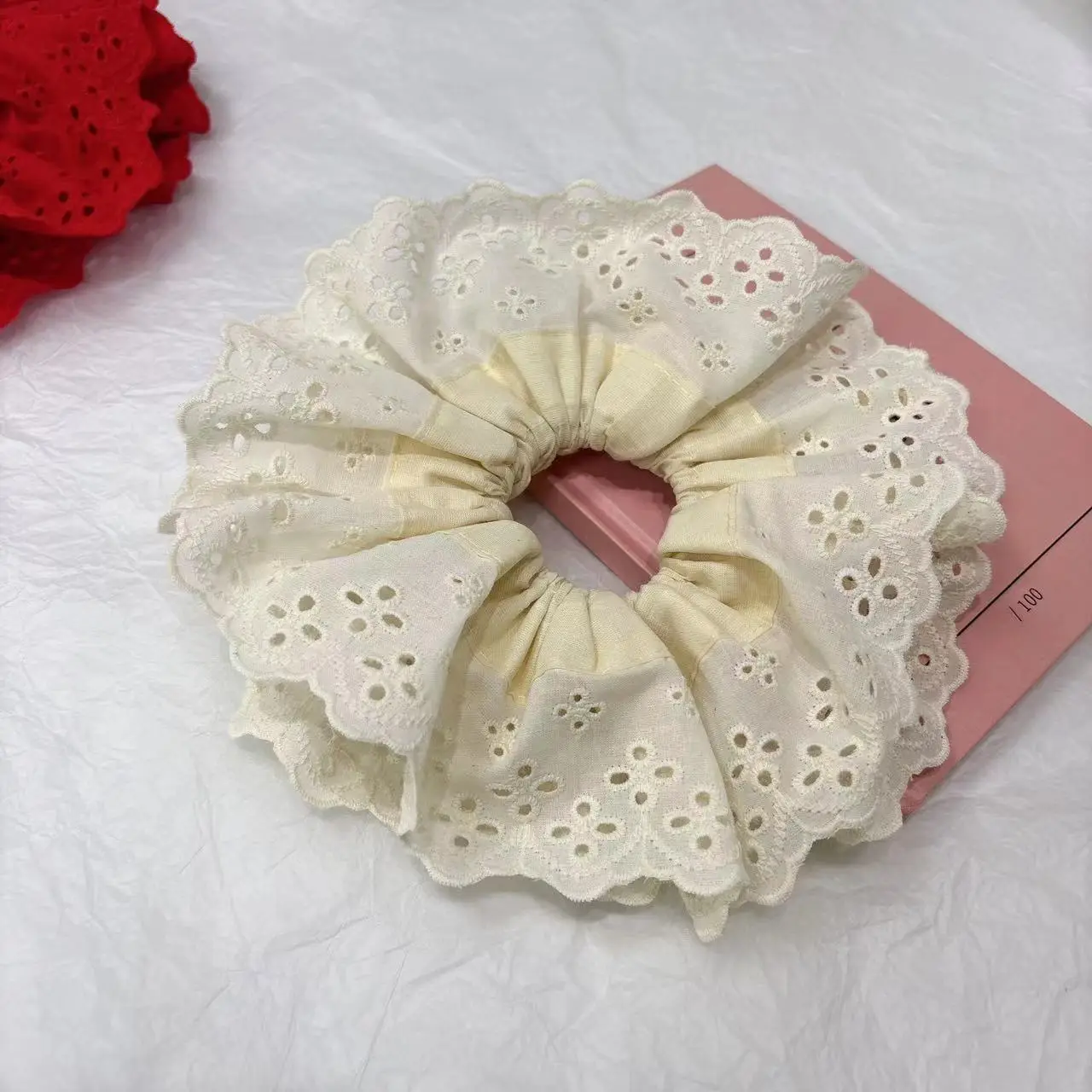 Four-hole lace-double beige