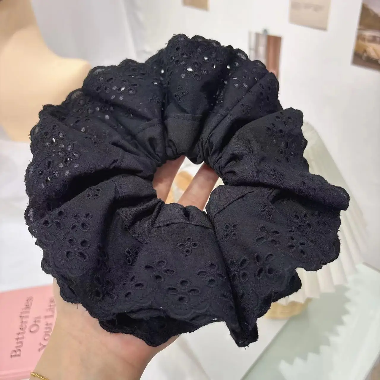 Four-hole lace-four-layer black