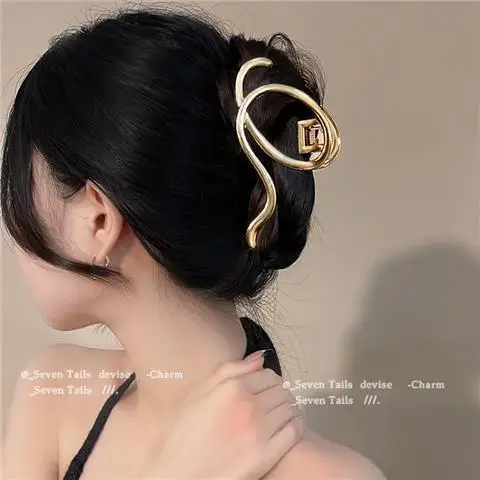 Golden Geometric Hair Clip for Women - Image 14