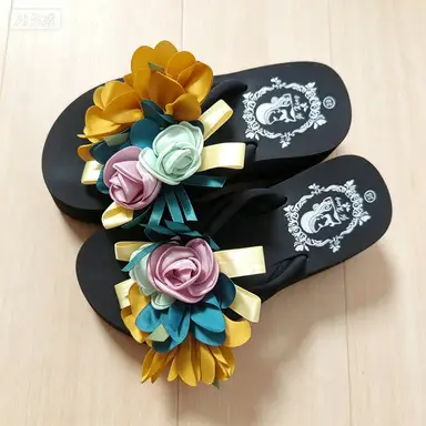 Wedge Thick-soled Flip-flops Women's Summer Outwear Fashionable Non-slip Muffin Beach Shoes Flower Seaside High-heeled Sandals — feature 3